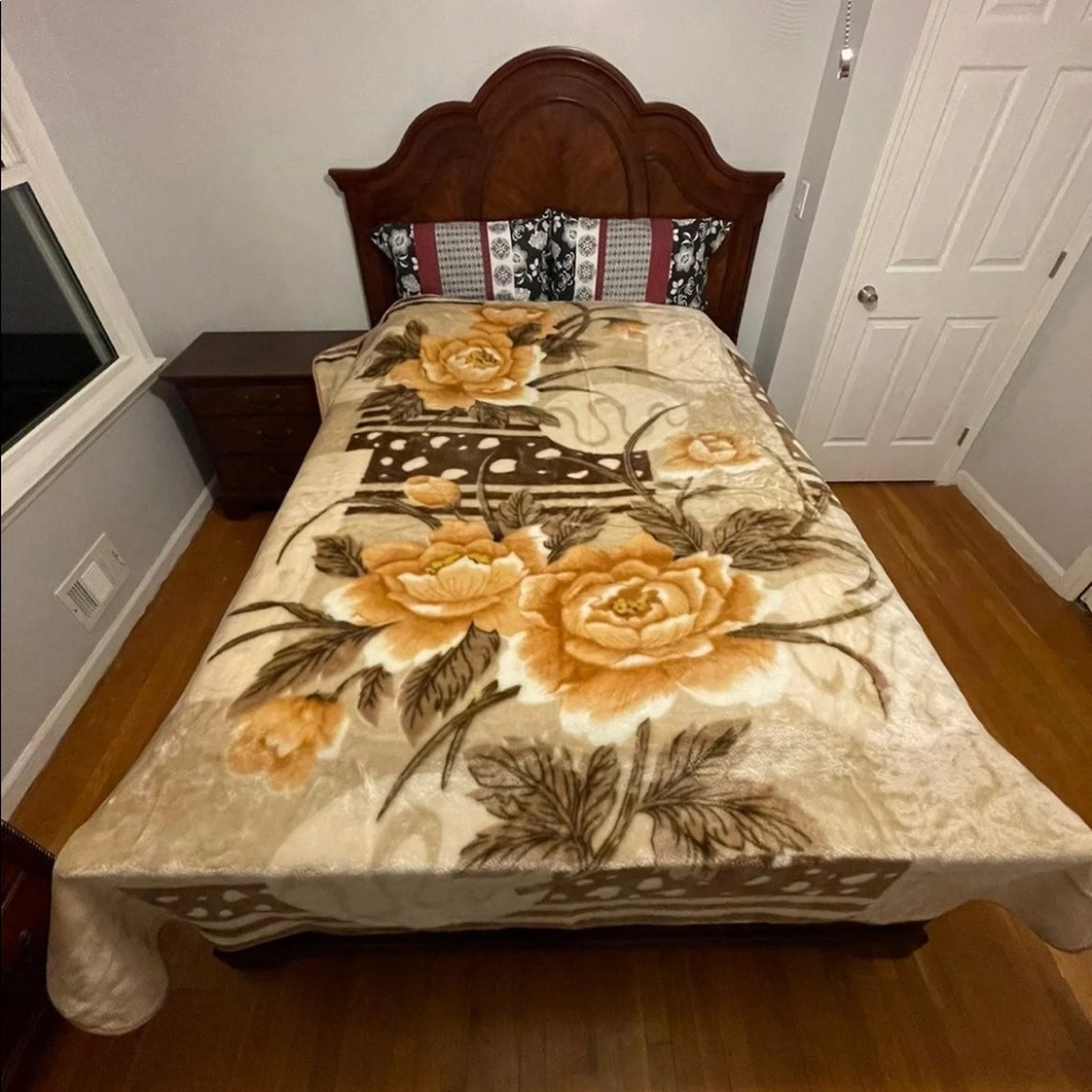 Soft queen blanket